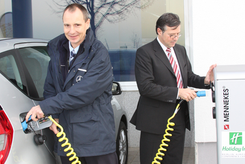 Ladestation für Elektroautos eröffnet Ladestation für Elektroautos eröffnet